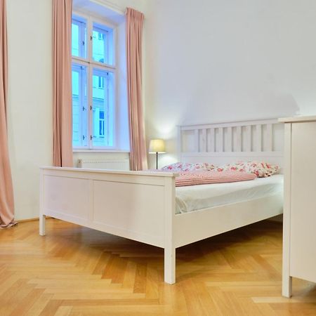 Chic Apartment - Near U3 Metro Bécs Kültér fotó